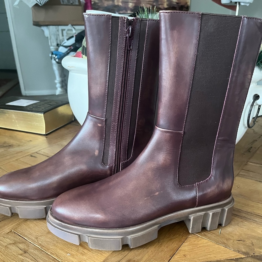 New Not in Box Free People Chelsea Boots size 9.5